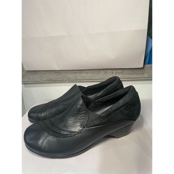 Aravon Women's Provence Asymmetrical Slipon‎ Pump Black Leather 7.5 US / 5UK - Picture 3 of 13